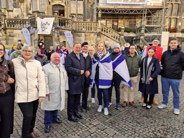 Gruppenfoto von Teilnehmern der Kundgebung