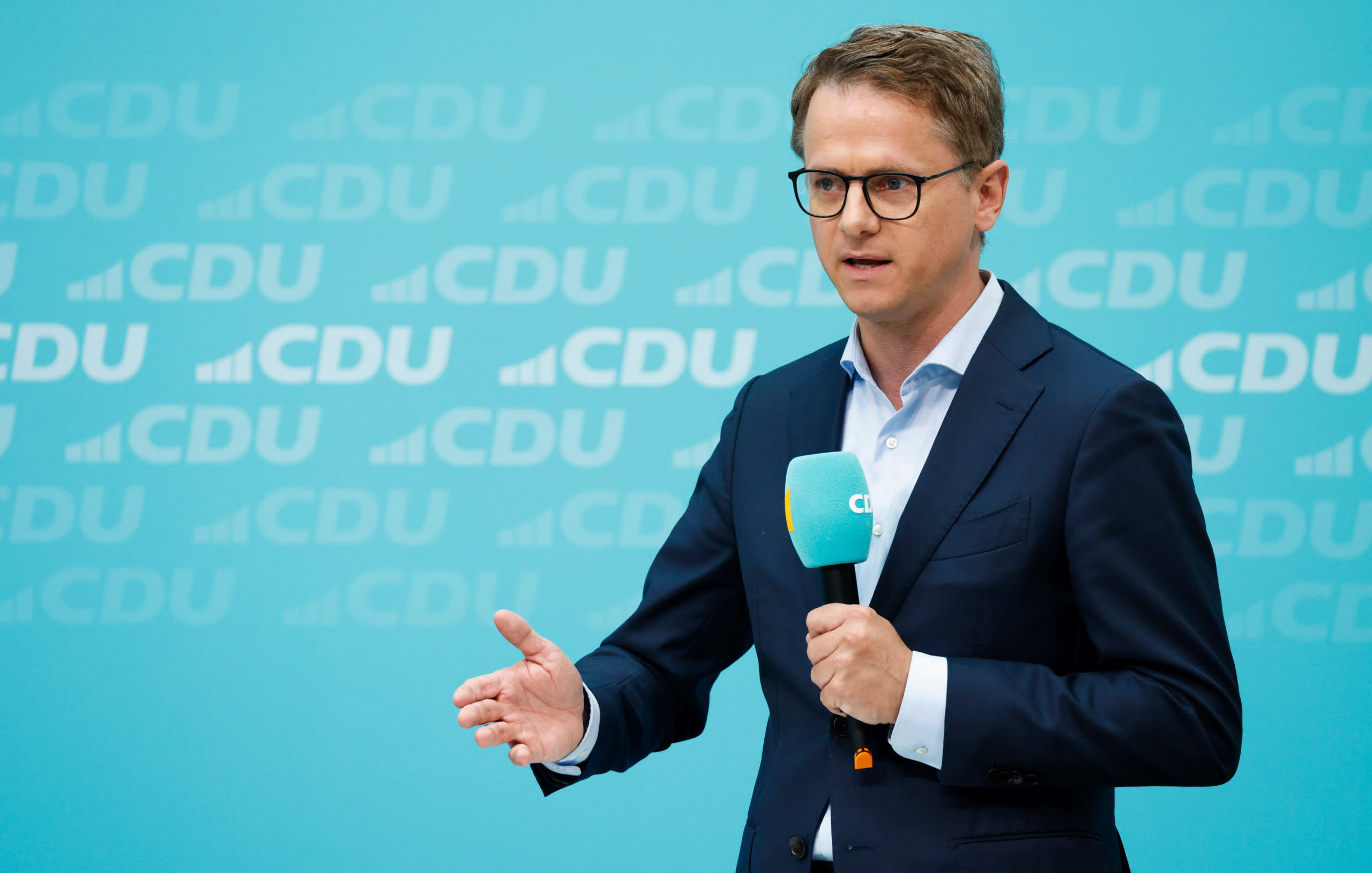 Carsten Linnemann hält eine Rede